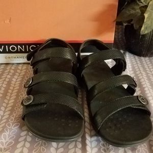 Woman's Vionic black snake sandle flip flop size 9